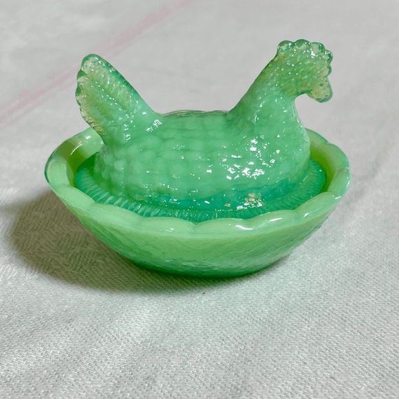 Vintage Jadeite Glass Chick Salt on Nest - Picture 2 of 6